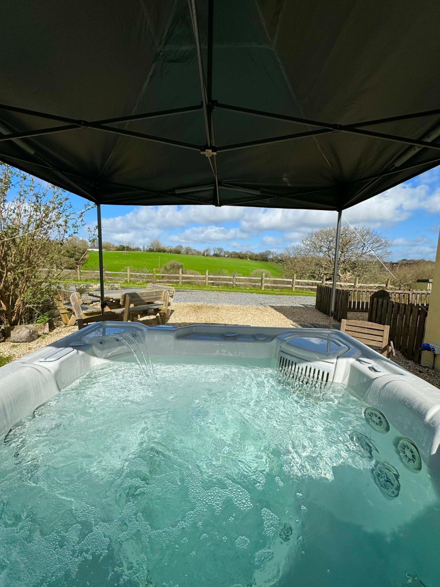 Meadowsweet Cottage Jacuzzi Edition 桑德斯富特 外观 照片